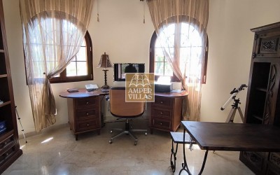 Fantástica villa con gran parcela, con privacidad y vistas al mar.